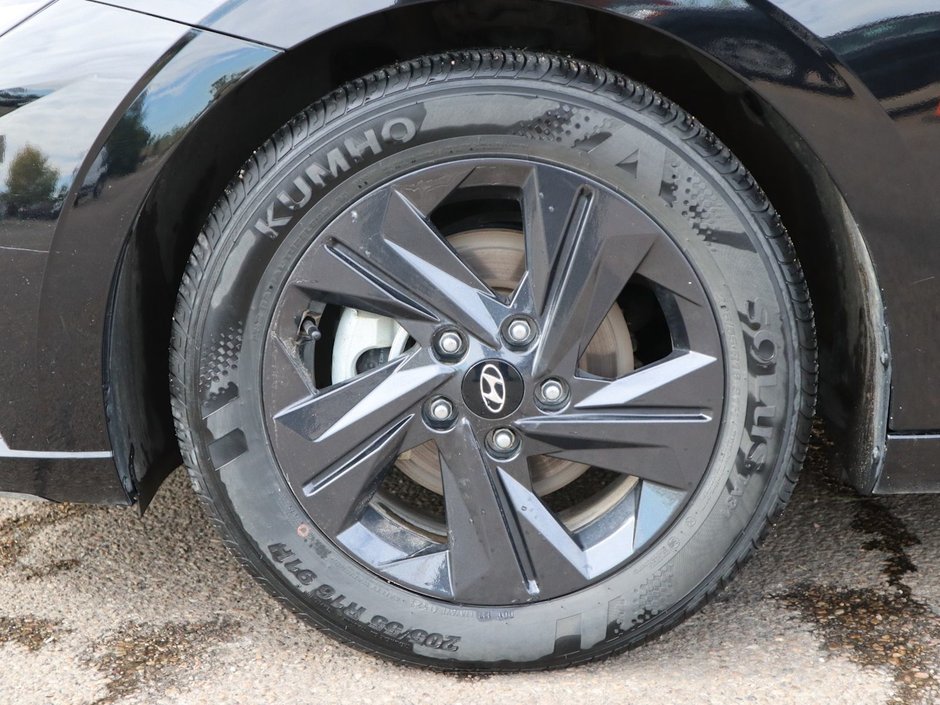 2023 Hyundai Elantra PREFERRED IN BLACK EQUIPPED WITH A 2.0L I4 , FWD , CVT AUTO , CLOTH HEATED SEATS , AC , CRUISE , BACKUP CAM , APPLE CARPLAY/ANDR-4