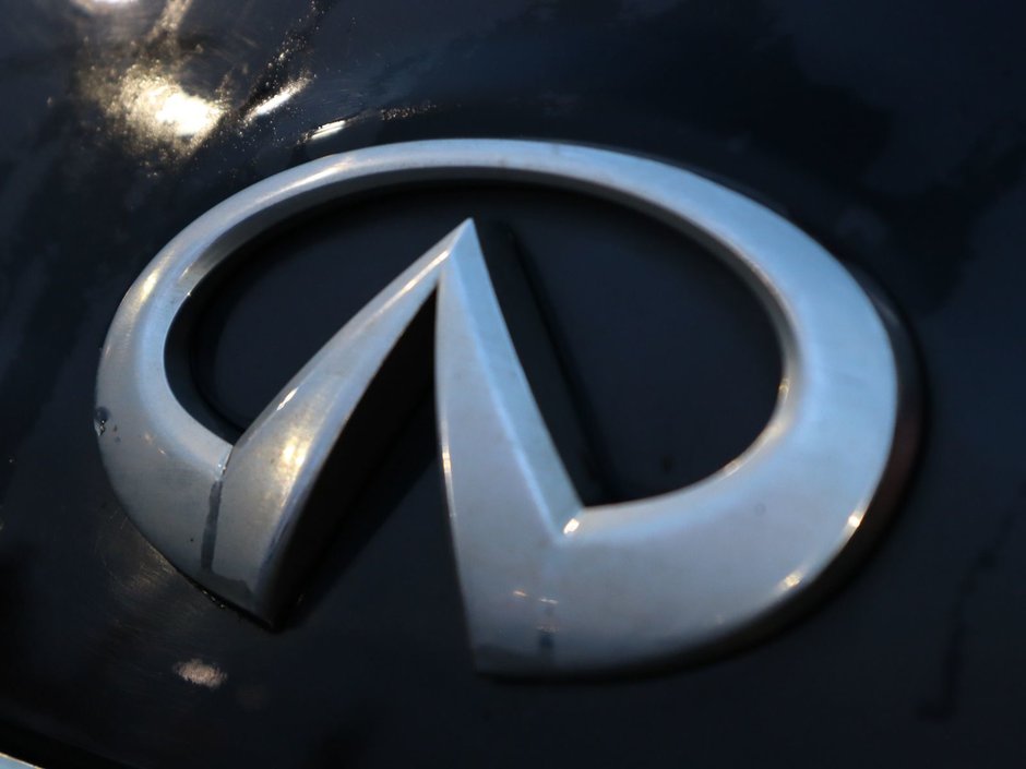 2019 Infiniti QX60 PURE IN BLACK EQUIPPED WITH A 306HP 3.5L V6 , AWD , CVT AUTO , LEATHER HEATED SEATS , SUNROOF , BACKUP CAM , DUAL ZONE AC , CRUI-11