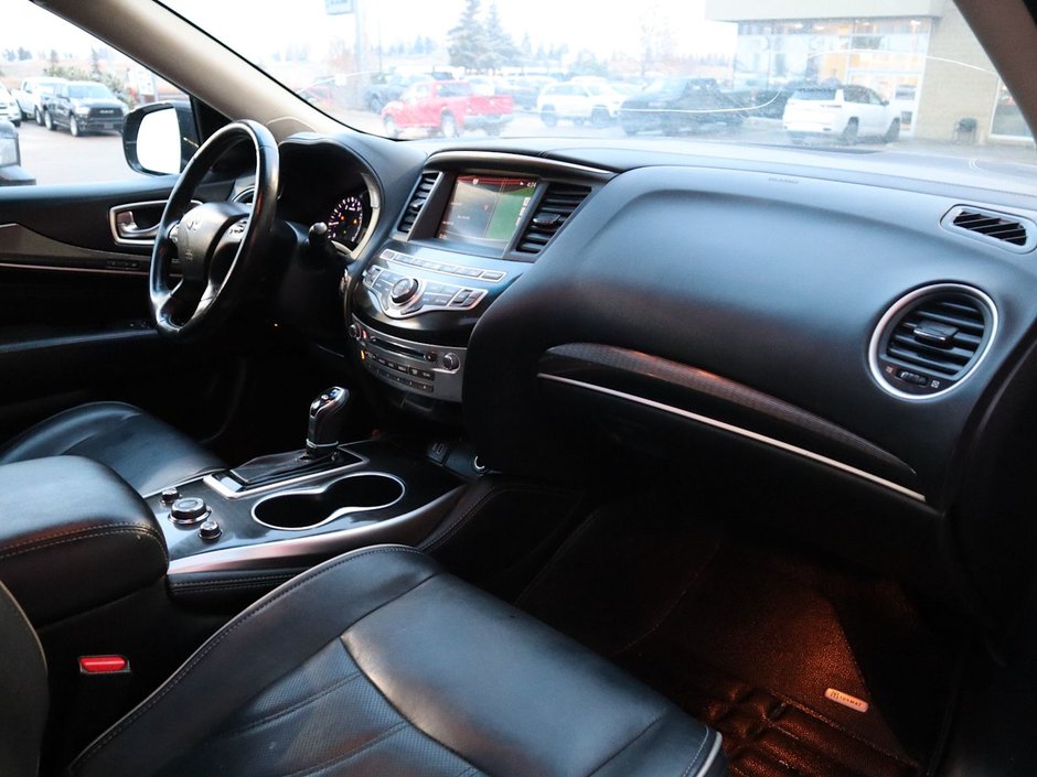 2019 Infiniti QX60 PURE IN BLACK EQUIPPED WITH A 306HP 3.5L V6 , AWD , CVT AUTO , LEATHER HEATED SEATS , SUNROOF , BACKUP CAM , DUAL ZONE AC , CRUI-20