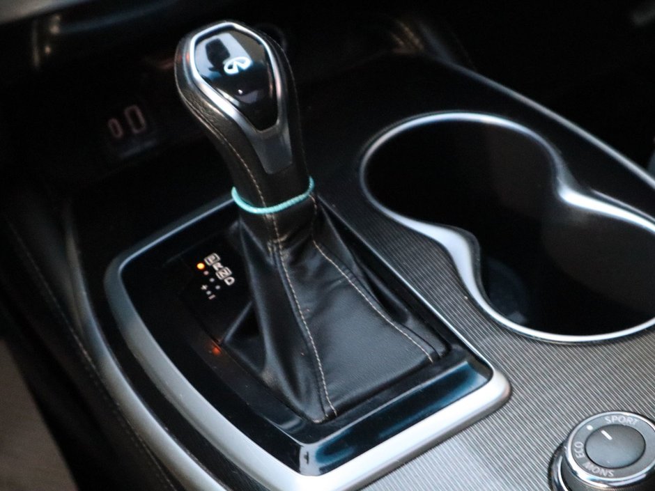 2019 Infiniti QX60 PURE IN BLACK EQUIPPED WITH A 306HP 3.5L V6 , AWD , CVT AUTO , LEATHER HEATED SEATS , SUNROOF , BACKUP CAM , DUAL ZONE AC , CRUI-24