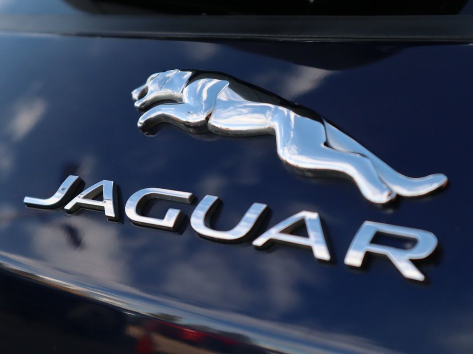 2020 Jaguar F-PACE PREMIUM IN BLACK EQUIPPED WITH A 2.0L TURBO I4 , AWD , 8SPD AUTO SYNTHETIC LEATHER HEATED SEATS + SW , PREMIUM AUDIO , NAV , BAC-12