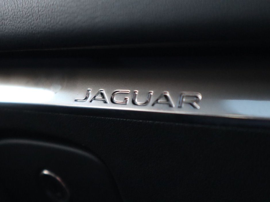 2020 Jaguar F-PACE PREMIUM IN BLACK EQUIPPED WITH A 2.0L TURBO I4 , AWD , 8SPD AUTO SYNTHETIC LEATHER HEATED SEATS + SW , PREMIUM AUDIO , NAV , BAC-22