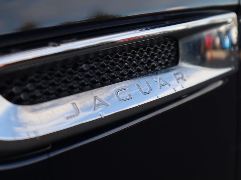 2020 Jaguar F-PACE PREMIUM IN BLACK EQUIPPED WITH A 2.0L TURBO I4 , AWD , 8SPD AUTO SYNTHETIC LEATHER HEATED SEATS + SW , PREMIUM AUDIO , NAV , BAC-11