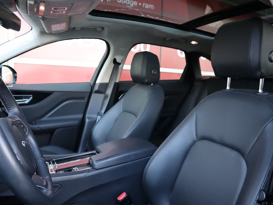 2020 Jaguar F-PACE PREMIUM IN BLACK EQUIPPED WITH A 2.0L TURBO I4 , AWD , 8SPD AUTO SYNTHETIC LEATHER HEATED SEATS + SW , PREMIUM AUDIO , NAV , BAC-18