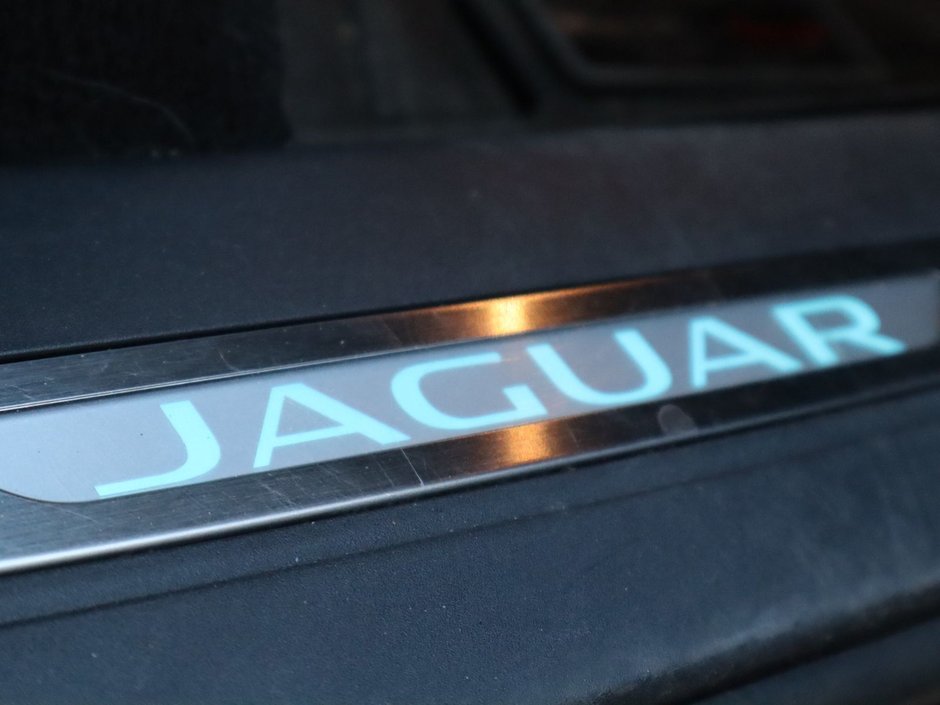 2020 Jaguar F-PACE PREMIUM IN BLACK EQUIPPED WITH A 2.0L TURBO I4 , AWD , 8SPD AUTO SYNTHETIC LEATHER HEATED SEATS + SW , PREMIUM AUDIO , NAV , BAC-23