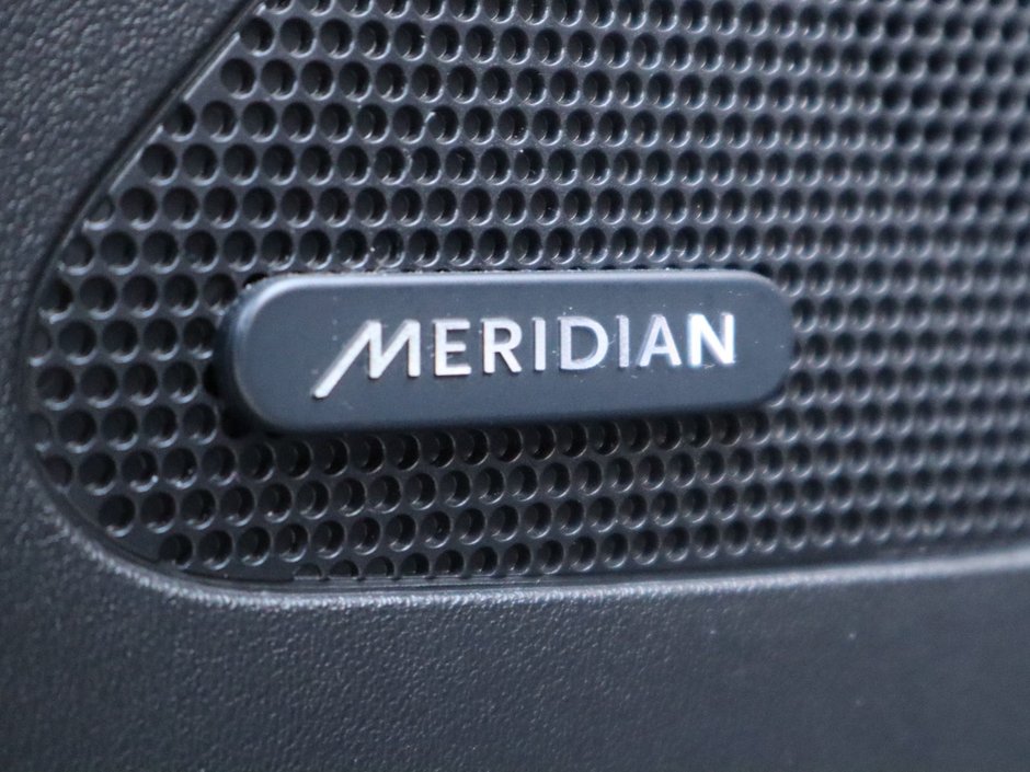 2020 Jaguar F-PACE PREMIUM IN BLACK EQUIPPED WITH A 2.0L TURBO I4 , AWD , 8SPD AUTO SYNTHETIC LEATHER HEATED SEATS + SW , PREMIUM AUDIO , NAV , BAC-17