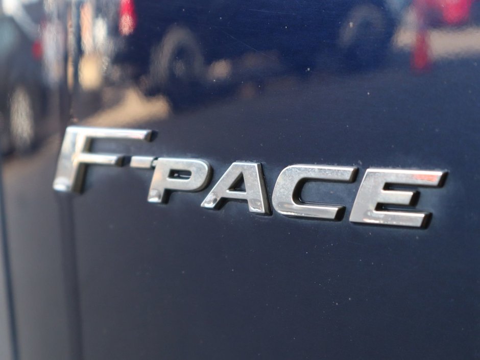 2020 Jaguar F-PACE PREMIUM IN BLACK EQUIPPED WITH A 2.0L TURBO I4 , AWD , 8SPD AUTO SYNTHETIC LEATHER HEATED SEATS + SW , PREMIUM AUDIO , NAV , BAC-13