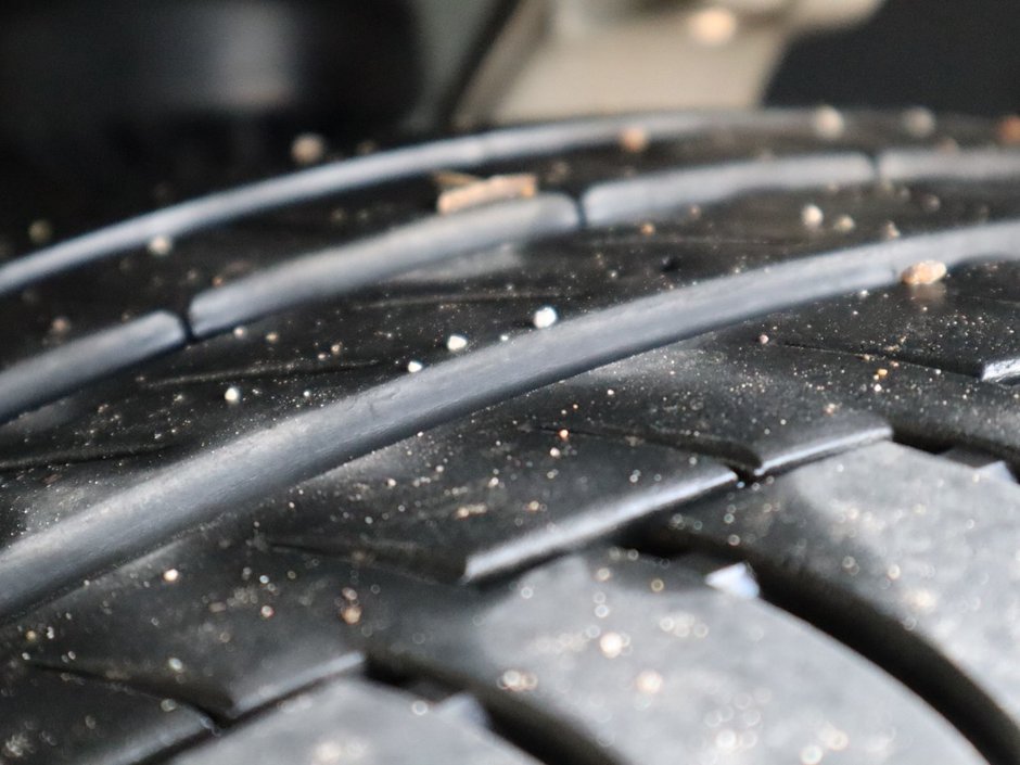 2020 Jaguar F-PACE PREMIUM IN BLACK EQUIPPED WITH A 2.0L TURBO I4 , AWD , 8SPD AUTO SYNTHETIC LEATHER HEATED SEATS + SW , PREMIUM AUDIO , NAV , BAC-5