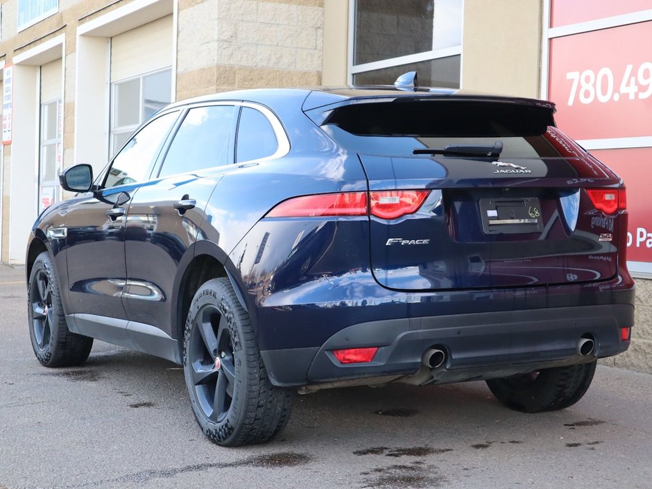 2020 Jaguar F-PACE PREMIUM IN BLACK EQUIPPED WITH A 2.0L TURBO I4 , AWD , 8SPD AUTO SYNTHETIC LEATHER HEATED SEATS + SW , PREMIUM AUDIO , NAV , BAC-7