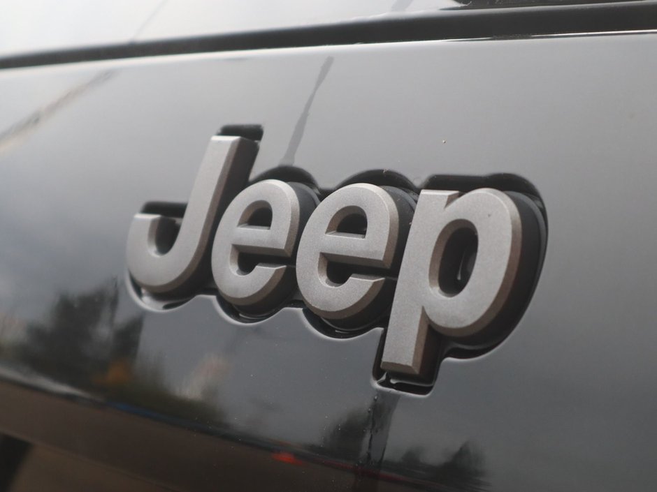 2019 Jeep Cherokee TRAILHAWK IN DIAMOND BLACK EQUIPPED WITH A 3.2L V6 , 4X4 , 9SPD AUTO , 8.4INCH W/NAV , COMFORT & CONVENIENCE GROUP , COLD WEATHE-14