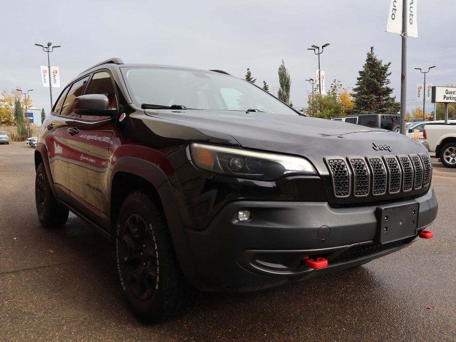 2019 Jeep Cherokee TRAILHAWK IN DIAMOND BLACK EQUIPPED WITH A 3.2L V6 , 4X4 , 9SPD AUTO , 8.4INCH W/NAV , COMFORT & CONVENIENCE GROUP , COLD WEATHE-11