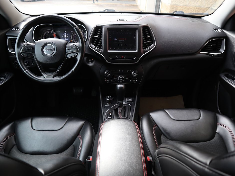 2019 Jeep Cherokee TRAILHAWK IN DIAMOND BLACK EQUIPPED WITH A 3.2L V6 , 4X4 , 9SPD AUTO , 8.4INCH W/NAV , COMFORT & CONVENIENCE GROUP , COLD WEATHE-23