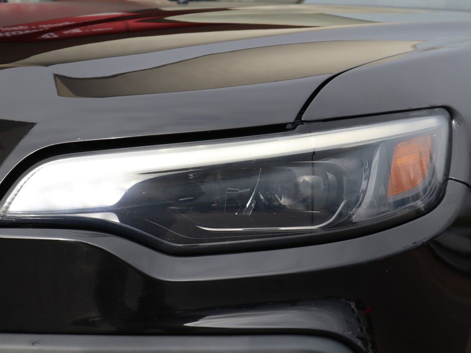 2019 Jeep Cherokee TRAILHAWK IN DIAMOND BLACK EQUIPPED WITH A 3.2L V6 , 4X4 , 9SPD AUTO , 8.4INCH W/NAV , COMFORT & CONVENIENCE GROUP , COLD WEATHE-3