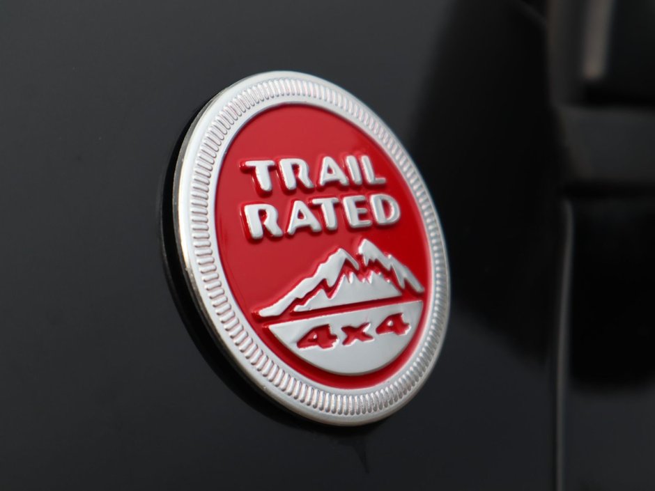 2019 Jeep Cherokee TRAILHAWK IN DIAMOND BLACK EQUIPPED WITH A 3.2L V6 , 4X4 , 9SPD AUTO , 8.4INCH W/NAV , COMFORT & CONVENIENCE GROUP , COLD WEATHE-12