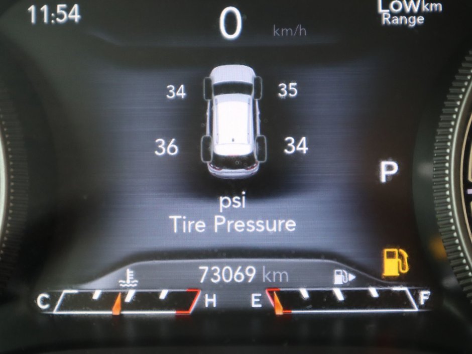 2019 Jeep Cherokee TRAILHAWK IN DIAMOND BLACK EQUIPPED WITH A 3.2L V6 , 4X4 , 9SPD AUTO , 8.4INCH W/NAV , COMFORT & CONVENIENCE GROUP , COLD WEATHE-28