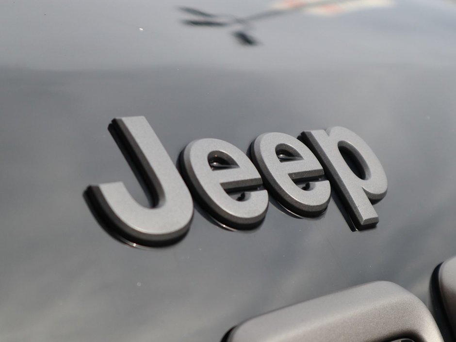 2019 Jeep Cherokee TRAILHAWK IN DIAMOND BLACK EQUIPPED WITH A 3.2L V6 , 4X4 , 9SPD AUTO , 8.4INCH W/NAV , COMFORT & CONVENIENCE GROUP , COLD WEATHE-2