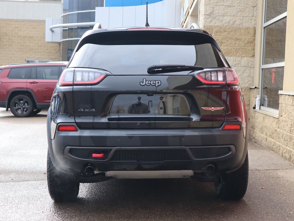 2019 Jeep Cherokee TRAILHAWK IN DIAMOND BLACK EQUIPPED WITH A 3.2L V6 , 4X4 , 9SPD AUTO , 8.4INCH W/NAV , COMFORT & CONVENIENCE GROUP , COLD WEATHE-8
