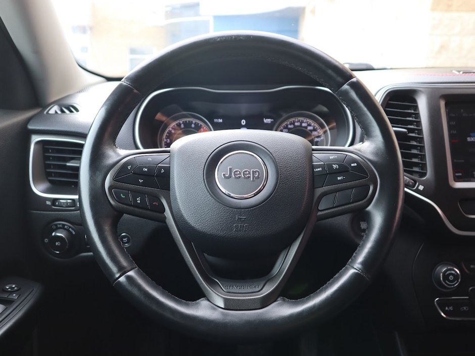 2019 Jeep Cherokee TRAILHAWK IN DIAMOND BLACK EQUIPPED WITH A 3.2L V6 , 4X4 , 9SPD AUTO , 8.4INCH W/NAV , COMFORT & CONVENIENCE GROUP , COLD WEATHE-26