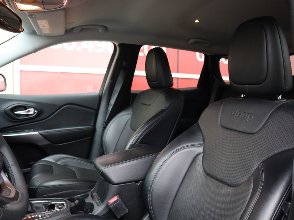 2022 Jeep Cherokee LIMITED IN BRIGHT WHITE EQUIPPED WITH A 2.0L TURBO I4 , 4X4 , 9SPD AUTO , BACKUP CAM , BSM/RCPD , ADV CRUISE W/LKA , PWR FRONT S-16