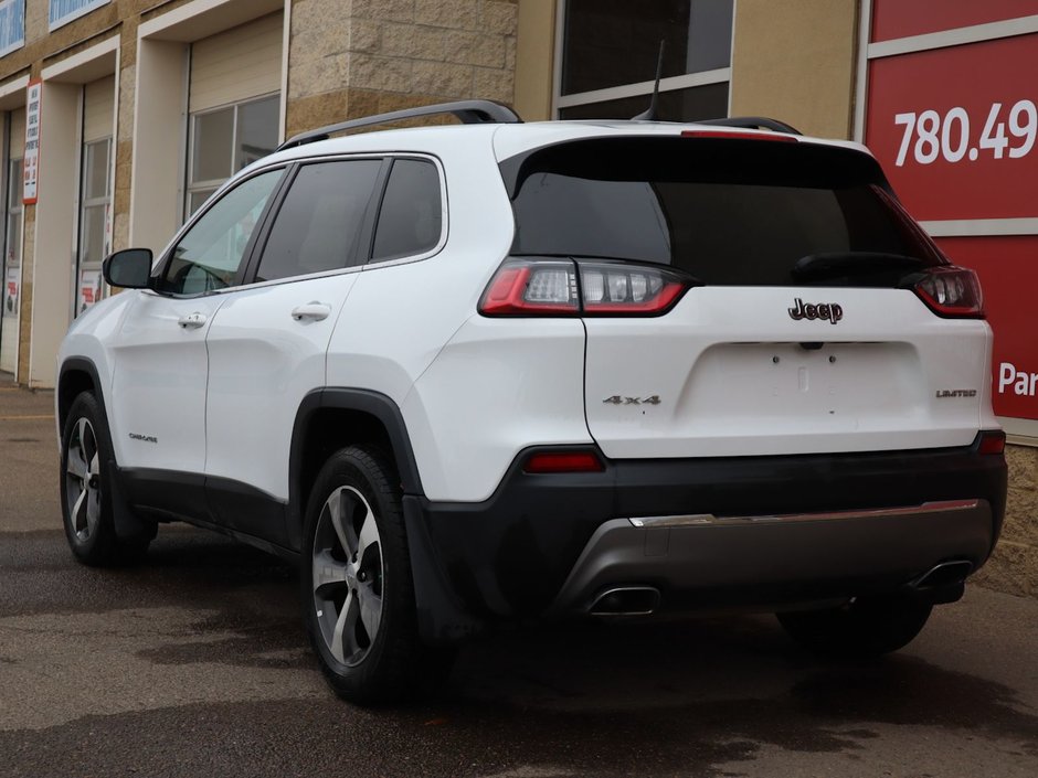 2022 Jeep Cherokee LIMITED IN BRIGHT WHITE EQUIPPED WITH A 2.0L TURBO I4 , 4X4 , 9SPD AUTO , BACKUP CAM , BSM/RCPD , ADV CRUISE W/LKA , PWR FRONT S-7