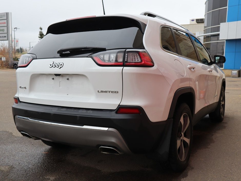 2022 Jeep Cherokee LIMITED IN BRIGHT WHITE EQUIPPED WITH A 2.0L TURBO I4 , 4X4 , 9SPD AUTO , BACKUP CAM , BSM/RCPD , ADV CRUISE W/LKA , PWR FRONT S-9