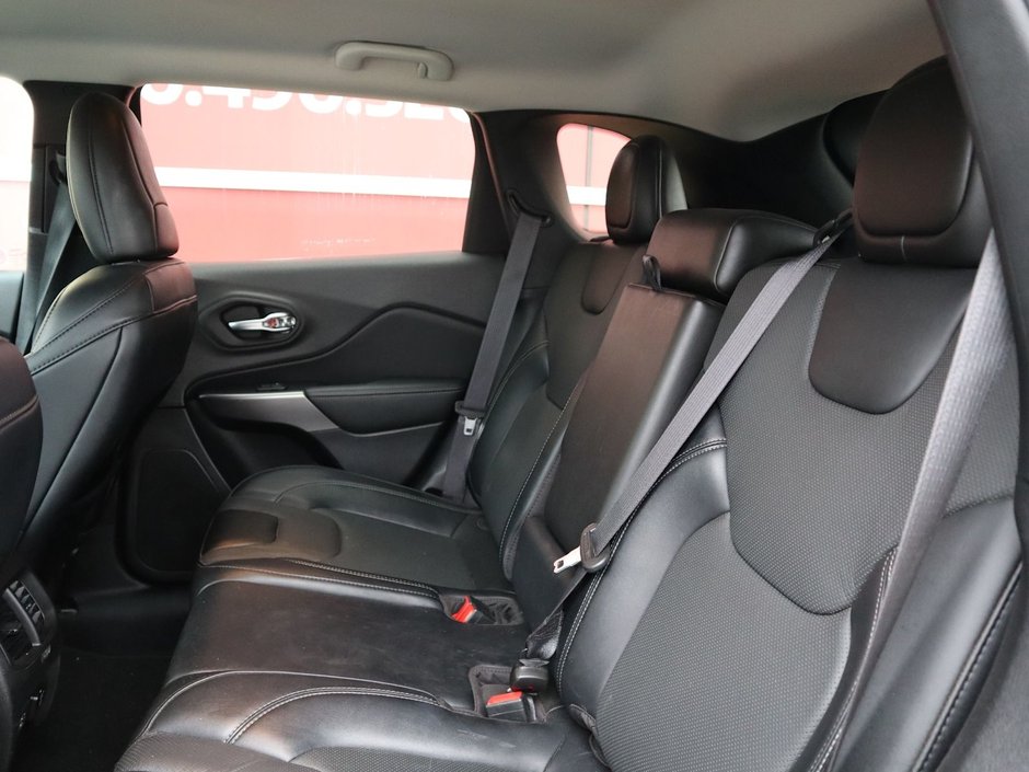 2022 Jeep Cherokee LIMITED IN BRIGHT WHITE EQUIPPED WITH A 2.0L TURBO I4 , 4X4 , 9SPD AUTO , BACKUP CAM , BSM/RCPD , ADV CRUISE W/LKA , PWR FRONT S-18