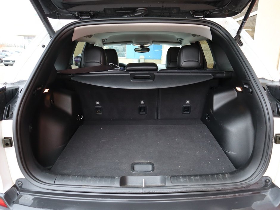 2022 Jeep Cherokee LIMITED IN BRIGHT WHITE EQUIPPED WITH A 2.0L TURBO I4 , 4X4 , 9SPD AUTO , BACKUP CAM , BSM/RCPD , ADV CRUISE W/LKA , PWR FRONT S-19