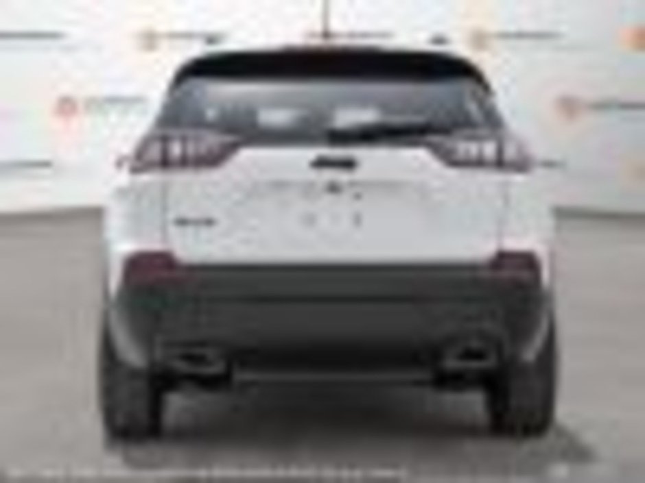 2023 Jeep Cherokee ALTITUDE IN BRIGHT WHITE EQUIPPED WITH A 2.4L MULTI AIR I4 , 9SPD AUTO , 4X4 , ELITE GROUP , LEATHER HEATED/VENTED BUCKET SEATS-4