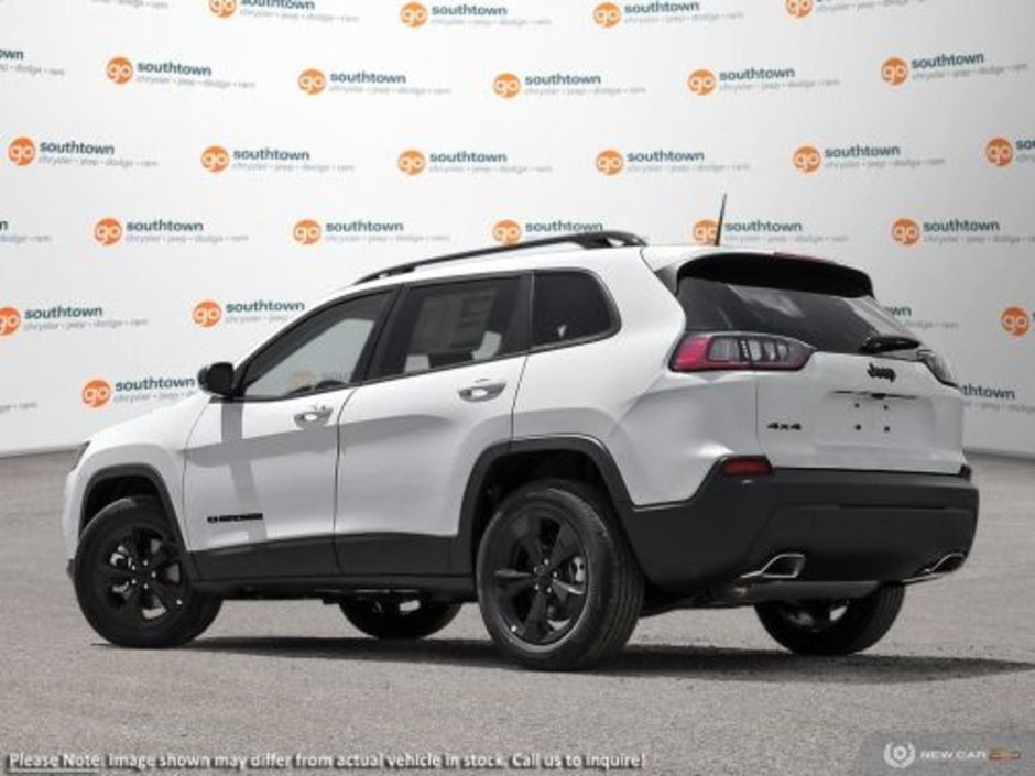 2023 Jeep Cherokee ALTITUDE IN BRIGHT WHITE EQUIPPED WITH A 2.4L MULTI AIR I4 , 9SPD AUTO , 4X4 , ELITE GROUP , LEATHER HEATED/VENTED BUCKET SEATS-3