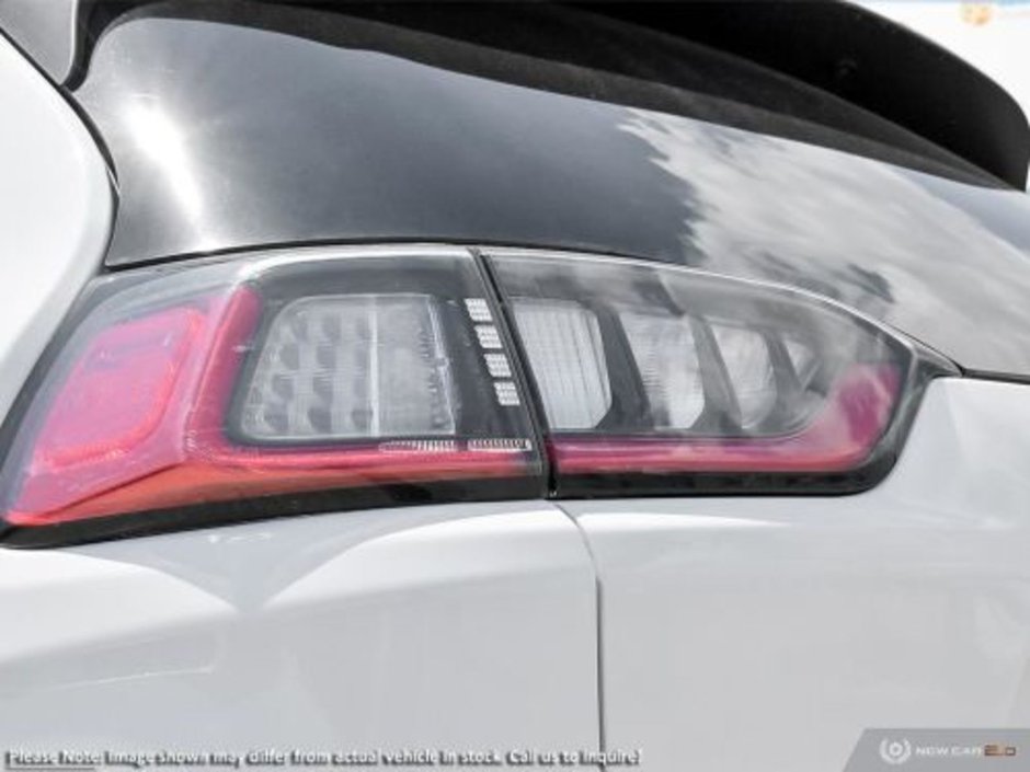 2023 Jeep Cherokee ALTITUDE IN BRIGHT WHITE EQUIPPED WITH A 2.4L MULTI AIR I4 , 9SPD AUTO , 4X4 , ELITE GROUP , LEATHER HEATED/VENTED BUCKET SEATS-9