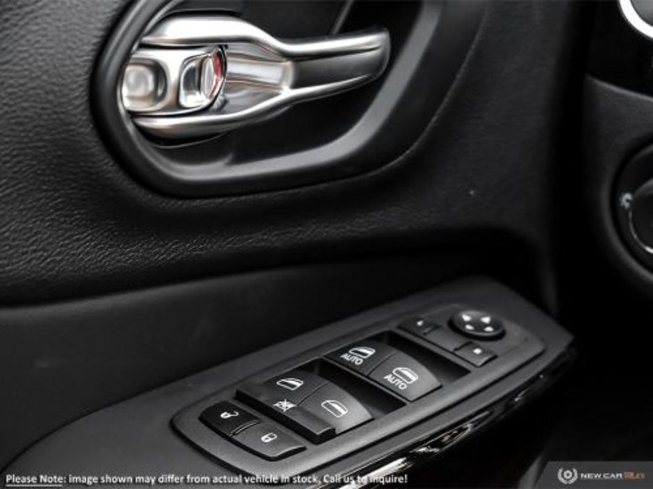 2023 Jeep Cherokee ALTITUDE IN BRIGHT WHITE EQUIPPED WITH A 2.4L MULTI AIR I4 , 9SPD AUTO , 4X4 , ELITE GROUP , LEATHER HEATED/VENTED BUCKET SEATS-14