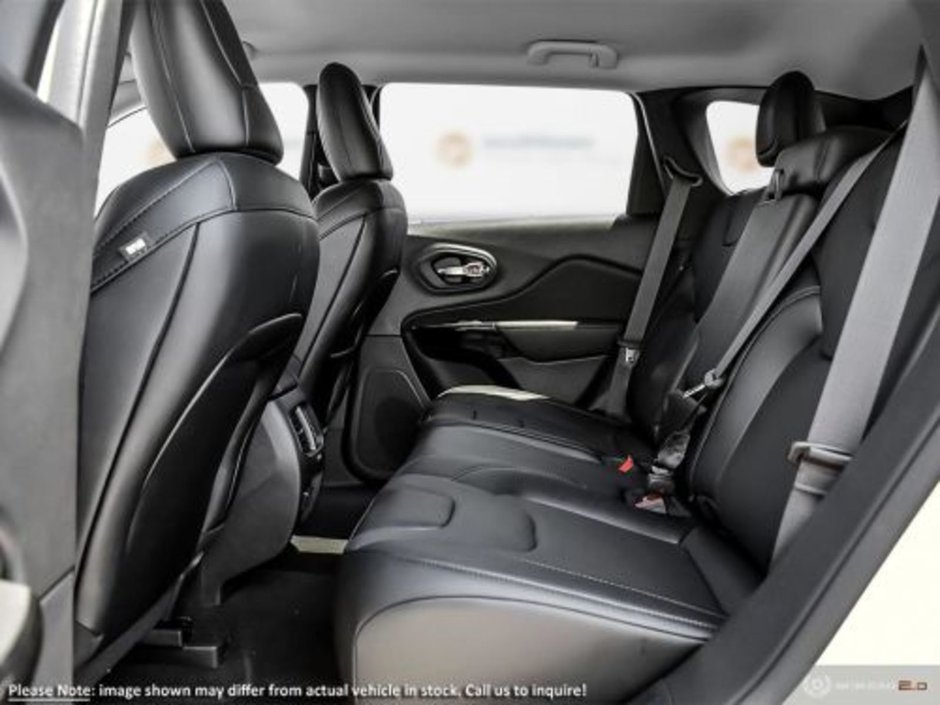 2023 Jeep Cherokee ALTITUDE IN BRIGHT WHITE EQUIPPED WITH A 2.4L MULTI AIR I4 , 9SPD AUTO , 4X4 , ELITE GROUP , LEATHER HEATED/VENTED BUCKET SEATS-19