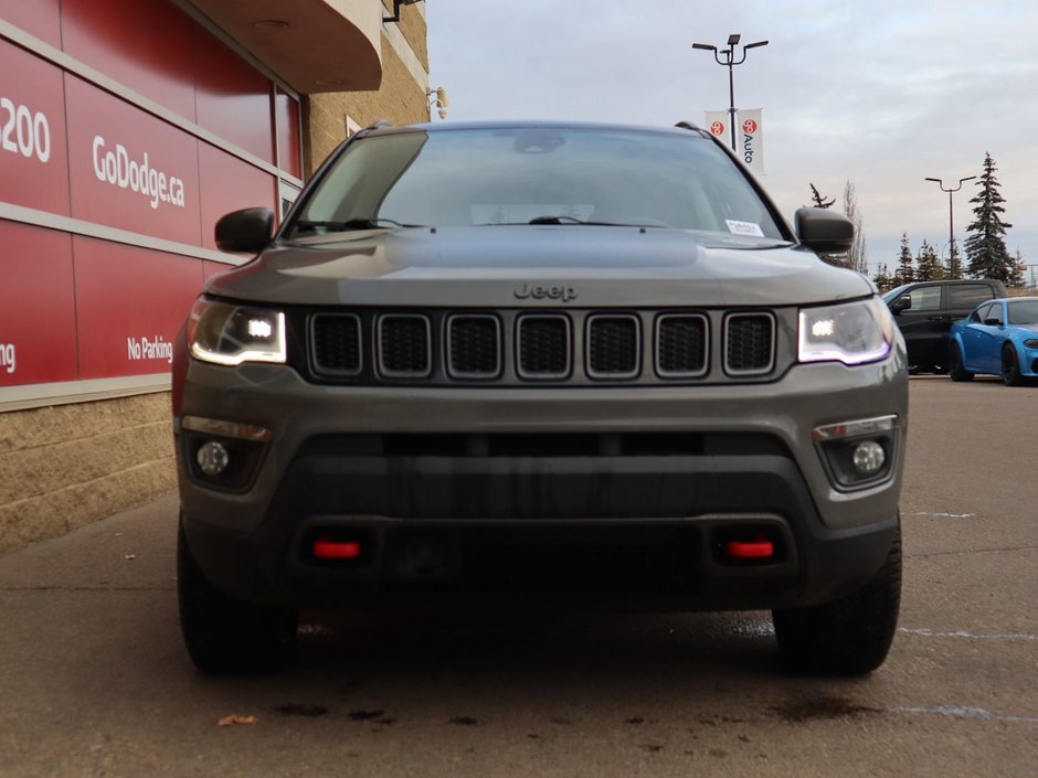 2019 Jeep Compass TRAILHAWK IN STING GREY EQUIPPED WITH A 2.4L I4 , 9SPD AUTO , 4X4 , 8.4INCH W/NAV , BEATS AUDIO , PWR LIFTGATE , PANO SUNROOF ,-1