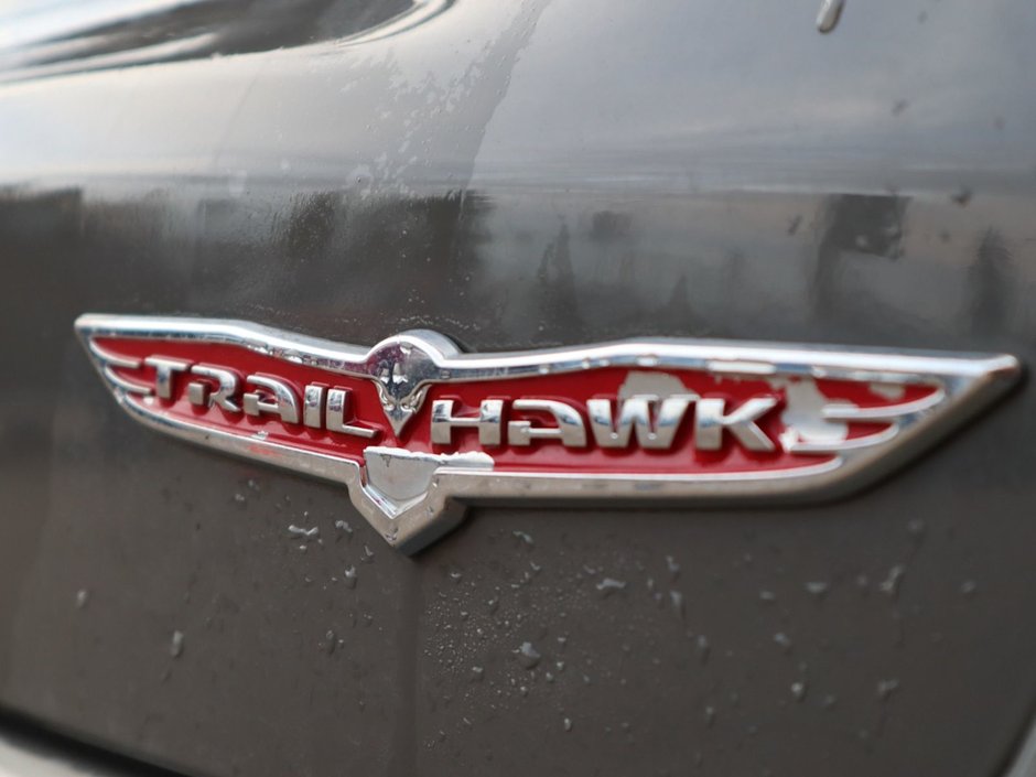 2019 Jeep Compass TRAILHAWK IN STING GREY EQUIPPED WITH A 2.4L I4 , 9SPD AUTO , 4X4 , 8.4INCH W/NAV , BEATS AUDIO , PWR LIFTGATE , PANO SUNROOF ,-14