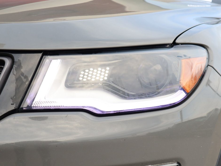 2019 Jeep Compass TRAILHAWK IN STING GREY EQUIPPED WITH A 2.4L I4 , 9SPD AUTO , 4X4 , 8.4INCH W/NAV , BEATS AUDIO , PWR LIFTGATE , PANO SUNROOF ,-3