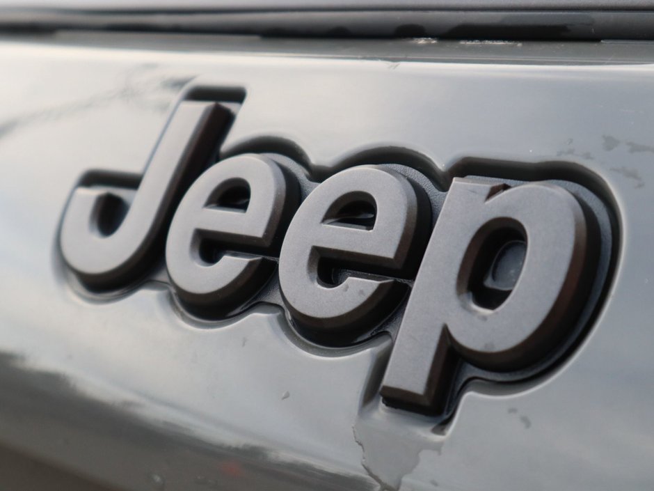 2019 Jeep Compass TRAILHAWK IN STING GREY EQUIPPED WITH A 2.4L I4 , 9SPD AUTO , 4X4 , 8.4INCH W/NAV , BEATS AUDIO , PWR LIFTGATE , PANO SUNROOF ,-13