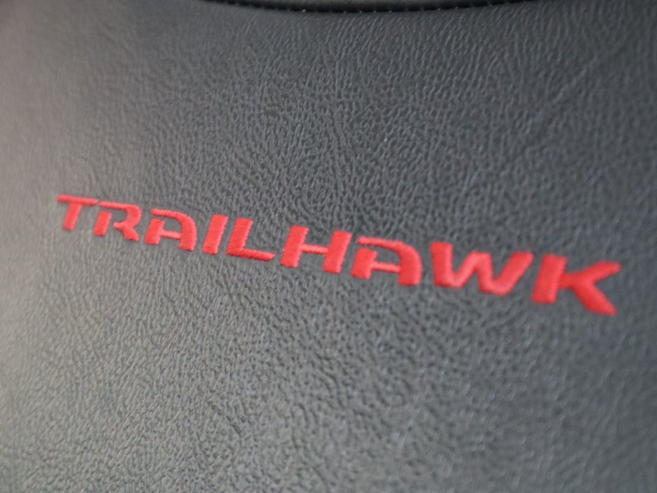 2019 Jeep Compass TRAILHAWK IN STING GREY EQUIPPED WITH A 2.4L I4 , 9SPD AUTO , 4X4 , 8.4INCH W/NAV , BEATS AUDIO , PWR LIFTGATE , PANO SUNROOF ,-20