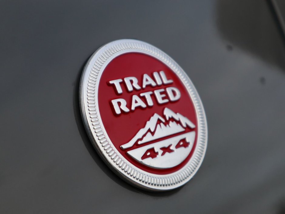 2019 Jeep Compass TRAILHAWK IN STING GREY EQUIPPED WITH A 2.4L I4 , 9SPD AUTO , 4X4 , 8.4INCH W/NAV , BEATS AUDIO , PWR LIFTGATE , PANO SUNROOF ,-11