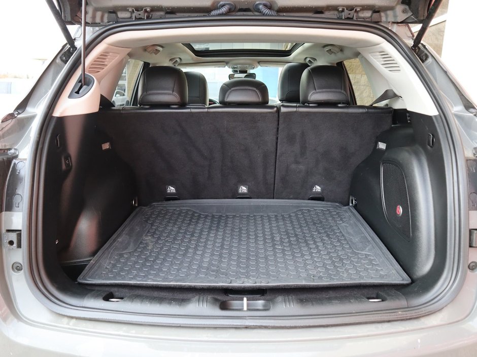 2019 Jeep Compass TRAILHAWK IN STING GREY EQUIPPED WITH A 2.4L I4 , 9SPD AUTO , 4X4 , 8.4INCH W/NAV , BEATS AUDIO , PWR LIFTGATE , PANO SUNROOF ,-23