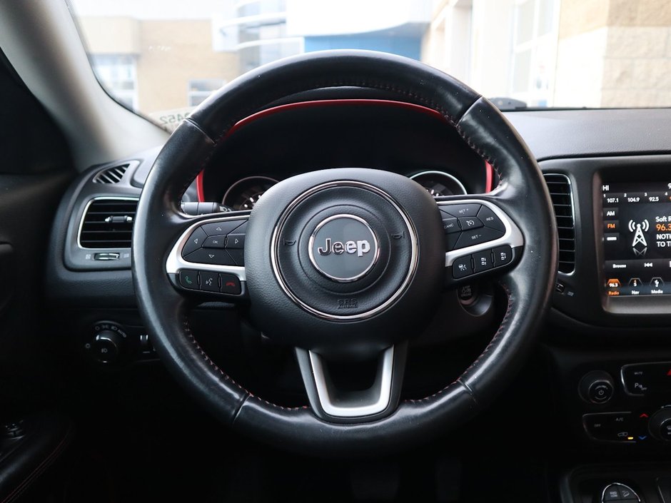 2019 Jeep Compass TRAILHAWK IN STING GREY EQUIPPED WITH A 2.4L I4 , 9SPD AUTO , 4X4 , 8.4INCH W/NAV , BEATS AUDIO , PWR LIFTGATE , PANO SUNROOF ,-27