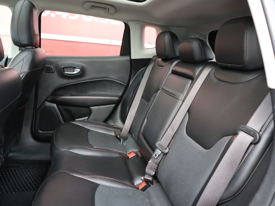 2019 Jeep Compass TRAILHAWK IN STING GREY EQUIPPED WITH A 2.4L I4 , 9SPD AUTO , 4X4 , 8.4INCH W/NAV , BEATS AUDIO , PWR LIFTGATE , PANO SUNROOF ,-22