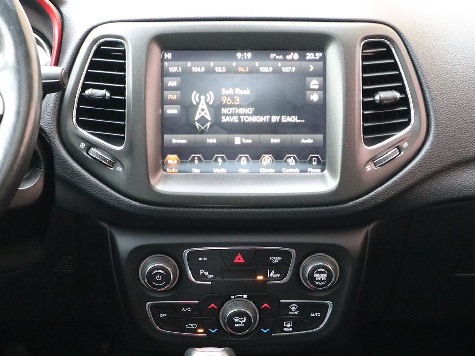 2019 Jeep Compass TRAILHAWK IN STING GREY EQUIPPED WITH A 2.4L I4 , 9SPD AUTO , 4X4 , 8.4INCH W/NAV , BEATS AUDIO , PWR LIFTGATE , PANO SUNROOF ,-26