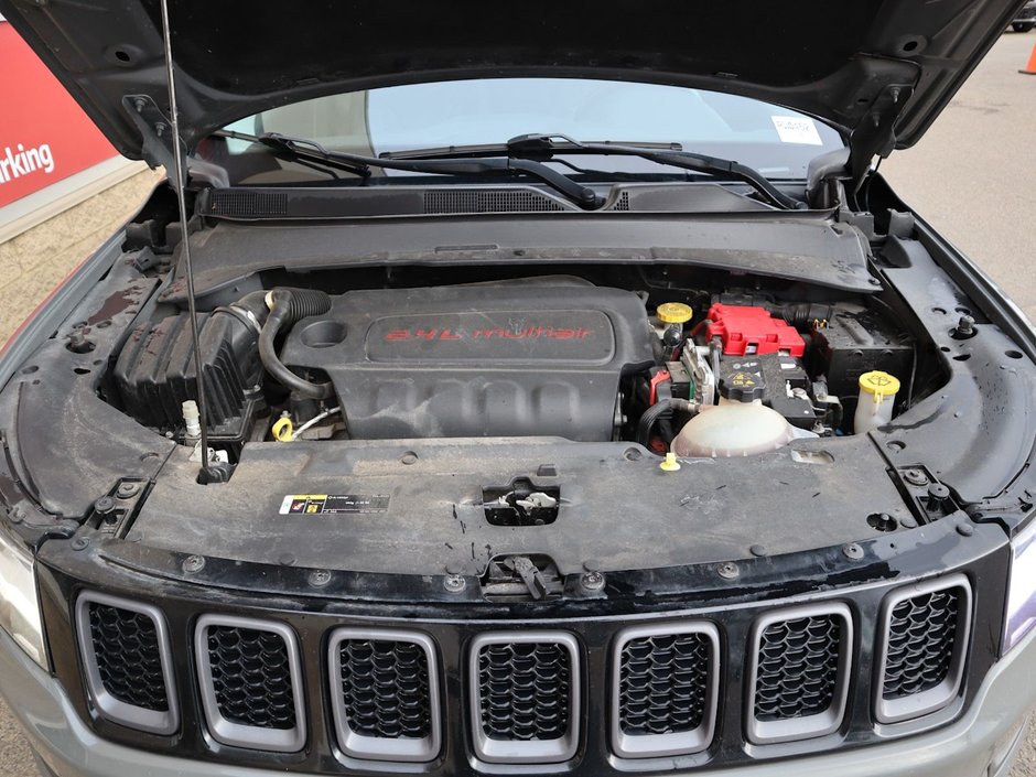 2019 Jeep Compass TRAILHAWK IN STING GREY EQUIPPED WITH A 2.4L I4 , 9SPD AUTO , 4X4 , 8.4INCH W/NAV , BEATS AUDIO , PWR LIFTGATE , PANO SUNROOF ,-29
