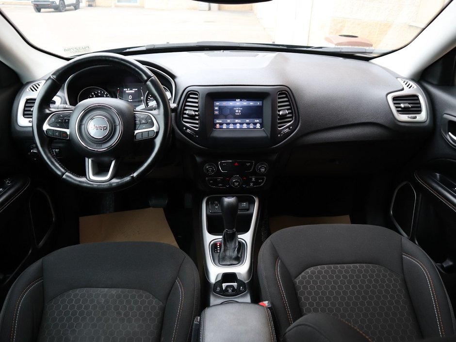 2021 Jeep Compass SPORT IN DIAMOND BLACK EQUIPPED WITH A 2.4L MULTIAIR I4 , 6SPD AISIN AUTO , FWD , SPORT APPEARANCE GROUP , LEATHER SW , 16INCH R-20