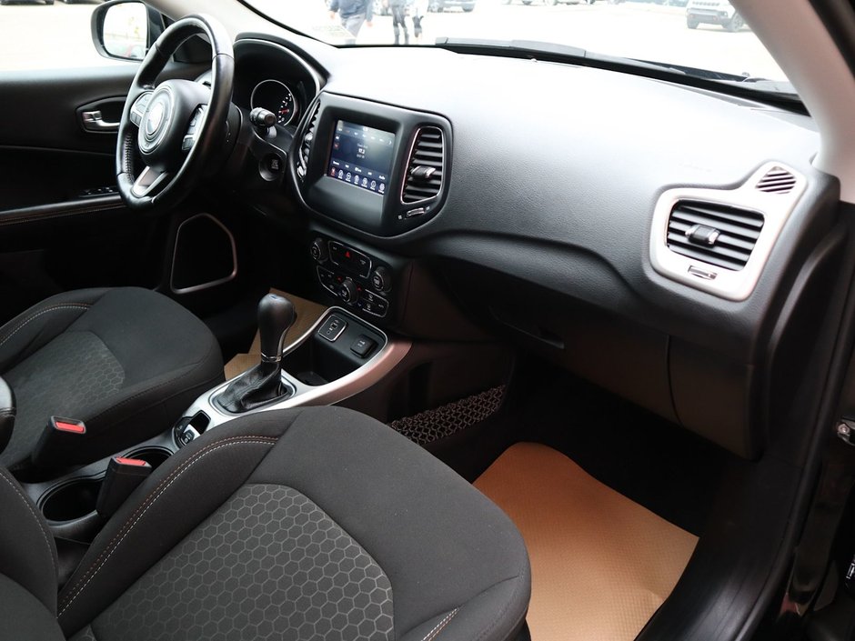 2021 Jeep Compass SPORT IN DIAMOND BLACK EQUIPPED WITH A 2.4L MULTIAIR I4 , 6SPD AISIN AUTO , FWD , SPORT APPEARANCE GROUP , LEATHER SW , 16INCH R-19