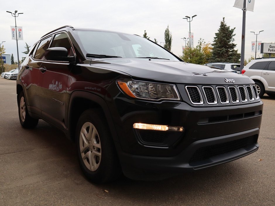 2021 Jeep Compass SPORT IN DIAMOND BLACK EQUIPPED WITH A 2.4L MULTIAIR I4 , 6SPD AISIN AUTO , FWD , SPORT APPEARANCE GROUP , LEATHER SW , 16INCH R-11