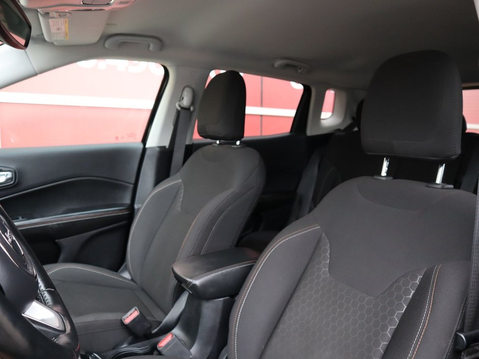 2021 Jeep Compass SPORT IN DIAMOND BLACK EQUIPPED WITH A 2.4L MULTIAIR I4 , 6SPD AISIN AUTO , FWD , SPORT APPEARANCE GROUP , LEATHER SW , 16INCH R-17