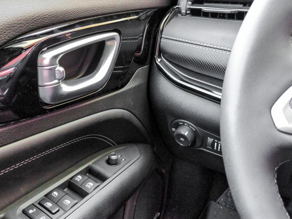 2023 Jeep Compass ALTITUDE, 2L TURBO I-4, ADAPTIVE CRUISE W/ STOP'N'GO, PANORAMIC SUNROOF, PREMIUM ALPINE SPKER SYSTEM, 10.1 UCONNECT 5 W/NAV, RAI-16