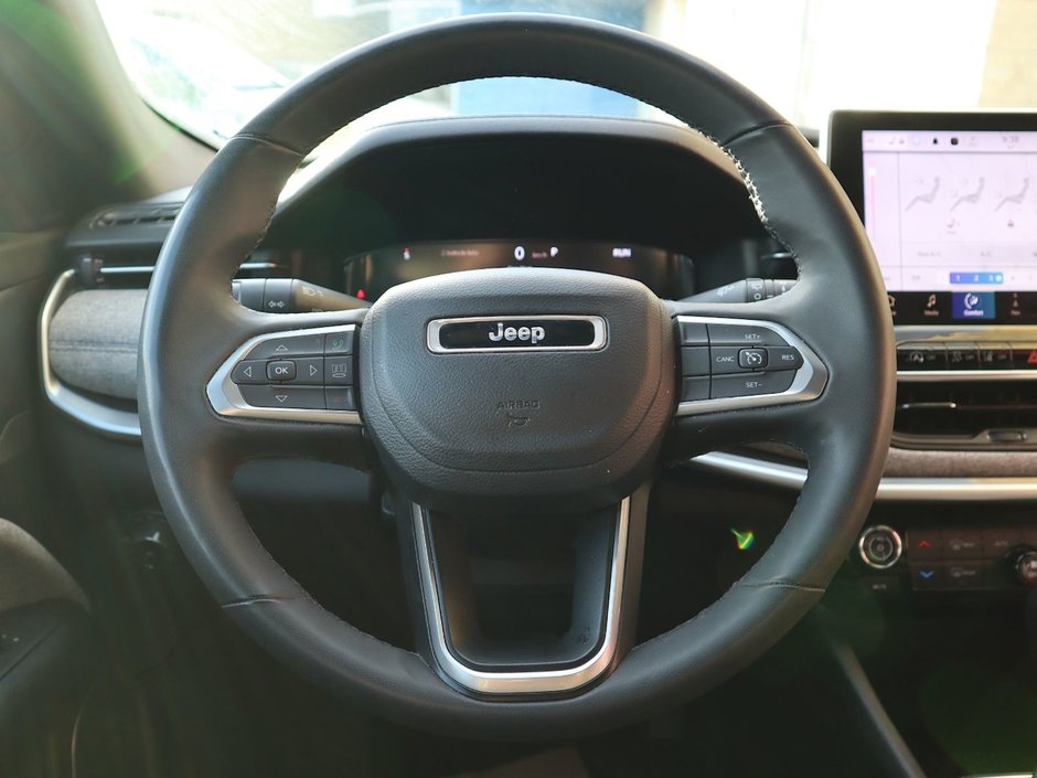2023 Jeep Compass NORTH IN DIAMOND BLACK EQUIPPED WITH A 2.0L TURBO I4 , 4X4 , 8SPD AUTO , CONVENIENCE GROUP , NAV , DIGITAL DASH , PWR LIFTGATE ,-24