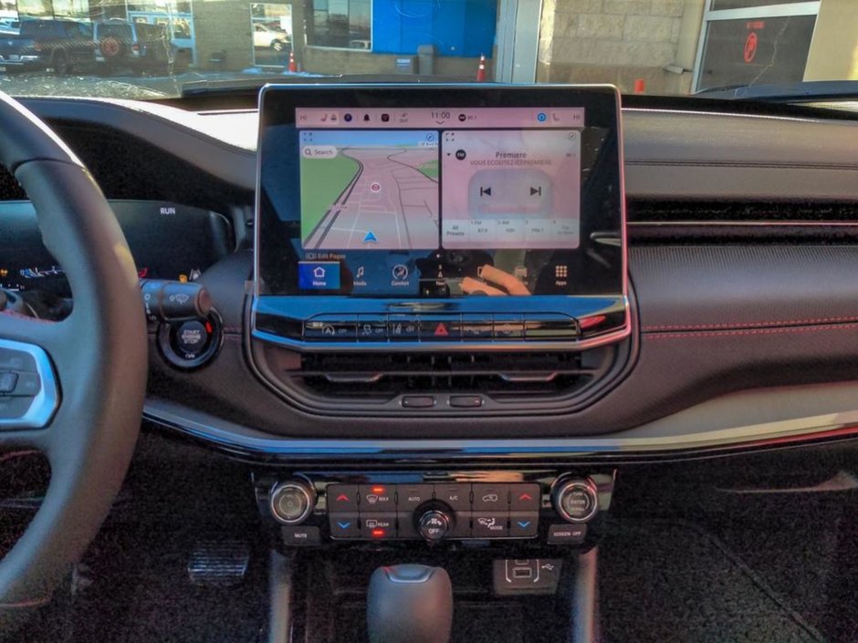 2024 Jeep Compass TRAILHAWK IN BRIGHT WHITE EQUIPPED WITH A 2.0L TURBO I4 , 4X4 , 8SPD AUTO , SUN SOUND & NAV , DRIVER ASSIST GROUP I , 10.1INCH W-18